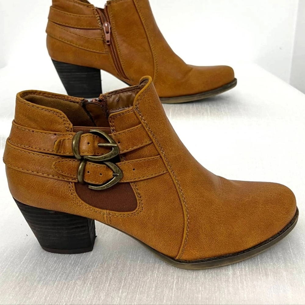 BareTraps Double Buckle Booties size 8